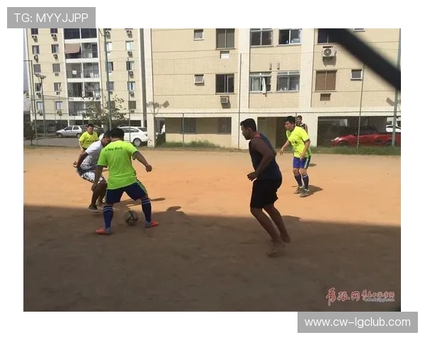 明星踢足球精彩瞬间合集 众星同场竞技展现球技魅力