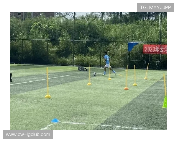 王灵子以精湛球技闪耀赛场展现新时代青年足球精神风貌